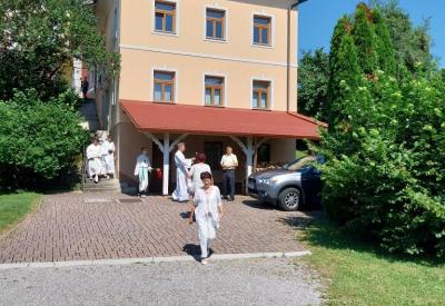 image02