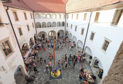 image02
