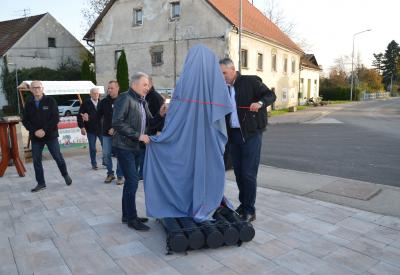 image02