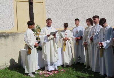 image02