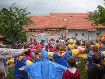 Primož Kozmus v Vrtcu Krško