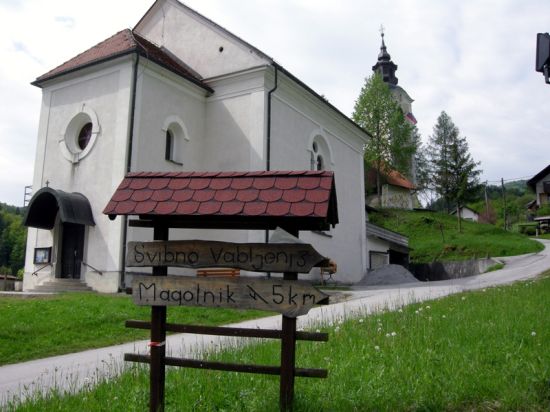 Obnovljeno podporno obzidje pri cerkvi sv. Križa na Svibnem - fotogalerija