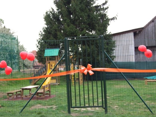 Najmlajši OŠ Bizeljsko dobili igrišče - fotogalerija