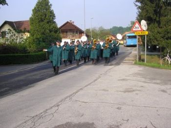 Budnice v praznično jutro