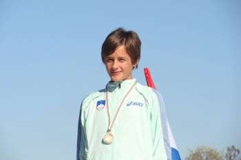 Učenka OŠ Boštanj Sara Karlovšek je športnica leta
