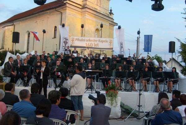 Sto šestdeset let Pihalnega orkestra Kapele
