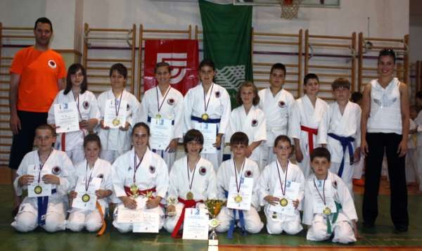 128 tekmovalcev in tekmovalk na karate turnirju v Krškem