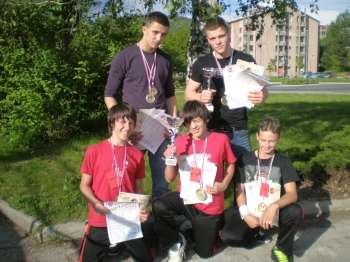 Kar 15 medalj sevniških kikboksarjev
