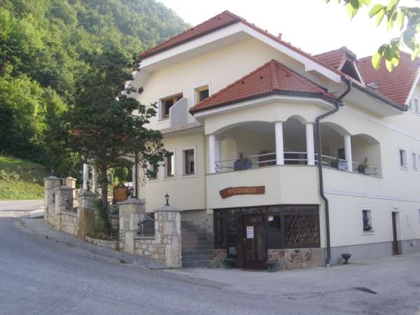 V Podvrhu pri Sevnici na obisku na turistični kmetiji Grobelnik