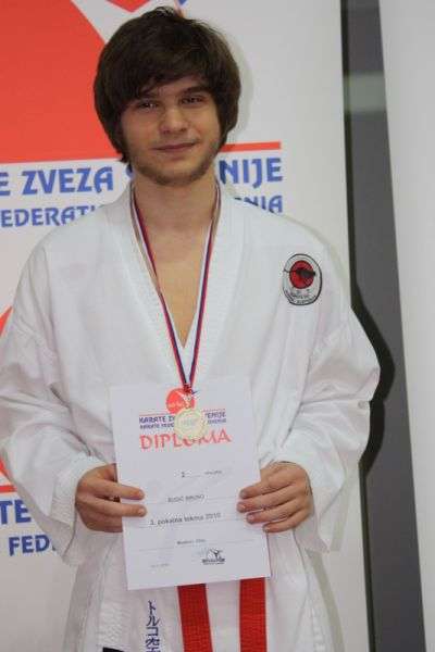 2 srebrni in 2 bronasti medalji na pokalu Slovenije za karate klub Brežice