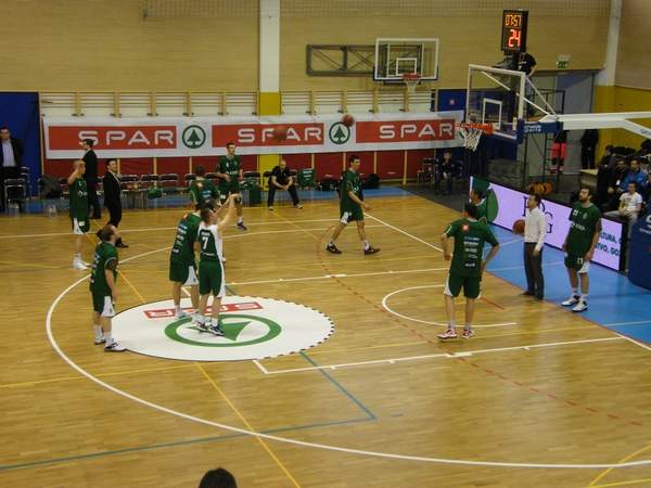 Union Olimpija sredi Brežic do 18. pokalne lovorike