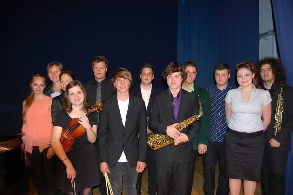 V Radečah koncert nekdanjih učenk in učencev glasbene šole