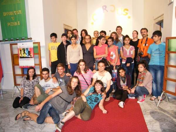 Cirkuška tematika v predstavi mladinske izmenjave