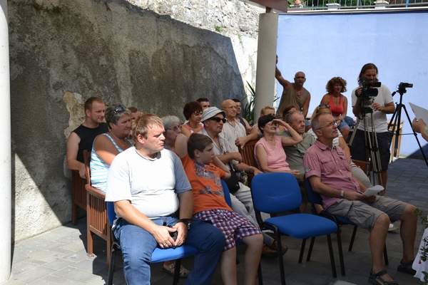Literarno druženje z gluhimi in naglušnimi
