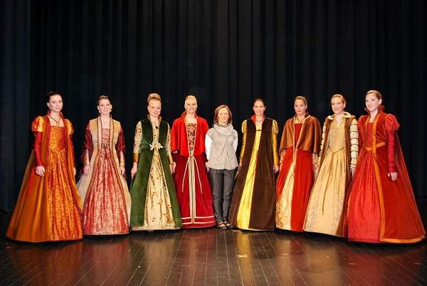 Plesna skupina Celestina in večer angleških podeželskih plesov
