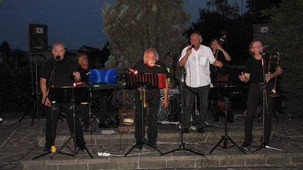 Celjski dixieland ansambel navdušil obiskovalce Poletnega večera