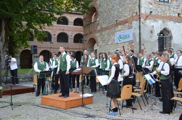 Dve desetletji kostanjeviškega pihalnega orkestra