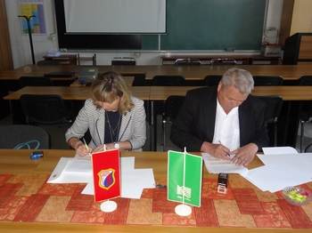 V PGE Krško podpisali pogodbo za novo gasilsko vozilo HTRV-1