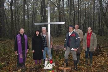 Poklon zamolčanim žrtvam komunistične revolucije 1945 v Krakovskem gozdu