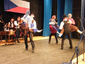 Najboljši češki folkloristi zaplesali v Krškem